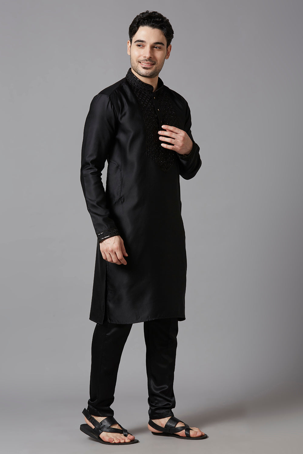 KOMPANION Men's Solid  Black Kurta Mandarin collor