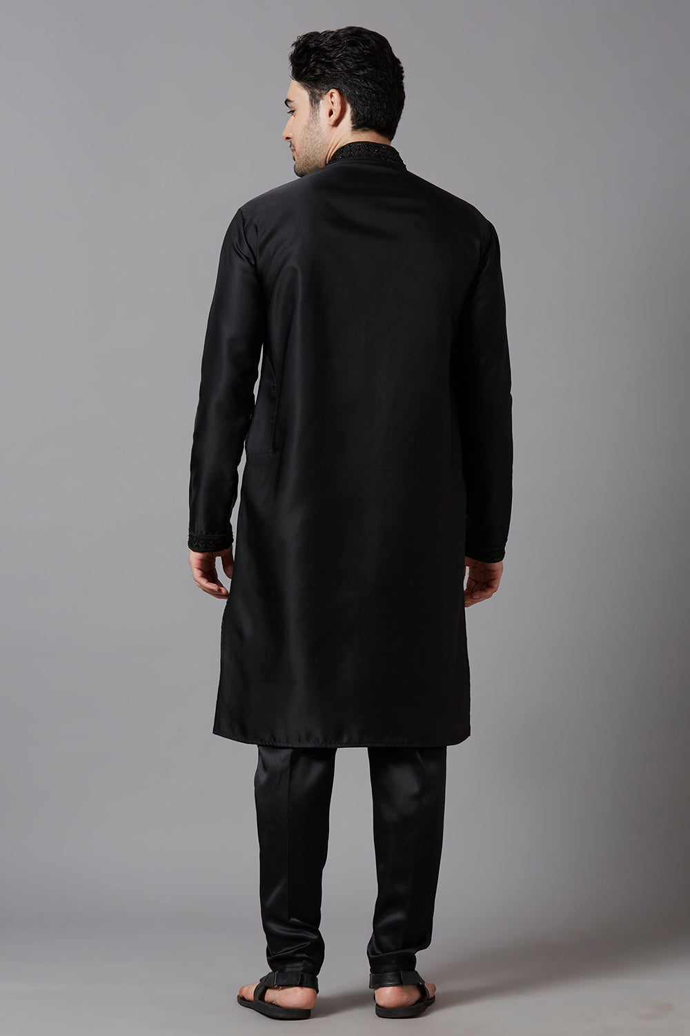 KOMPANION Men's Solid  Black Kurta Mandarin collor