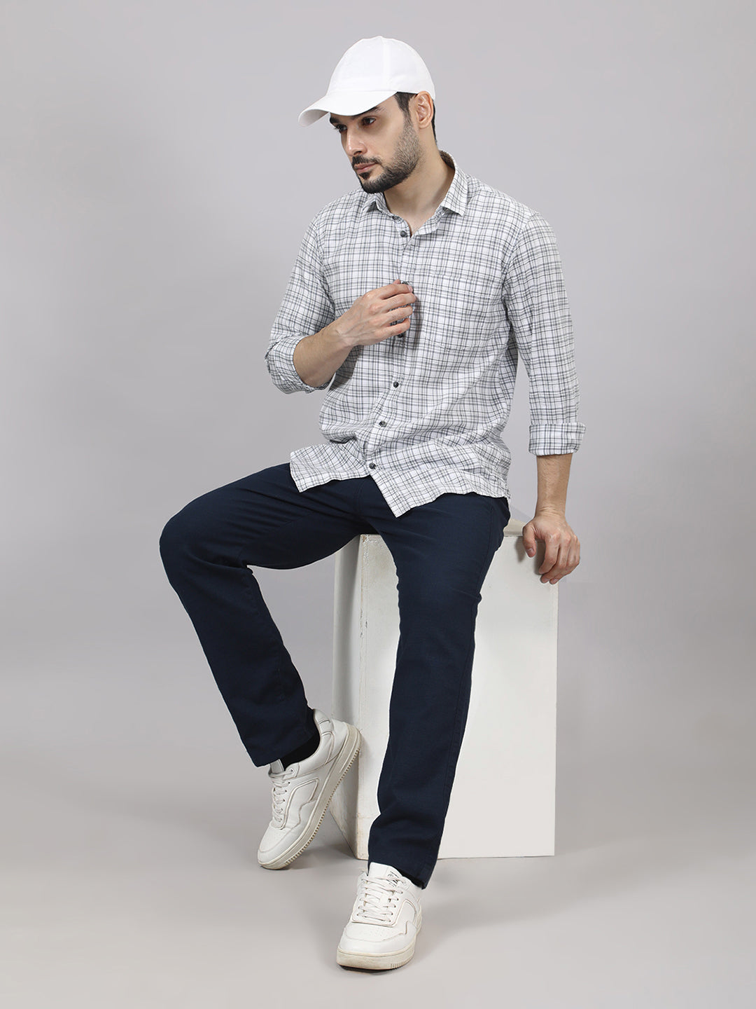 Kompanion Men's Grey/White Checks Shirt